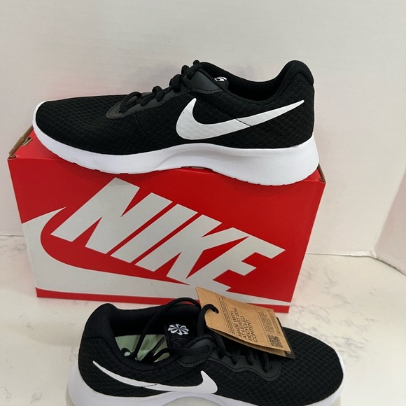 Nike Classic Black and White Running Shoes - Picture 7 of 8